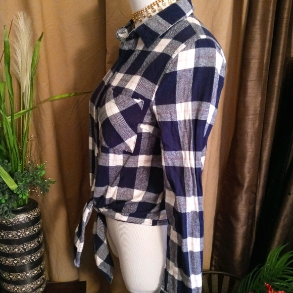 Cute top - Picture 2 of 2